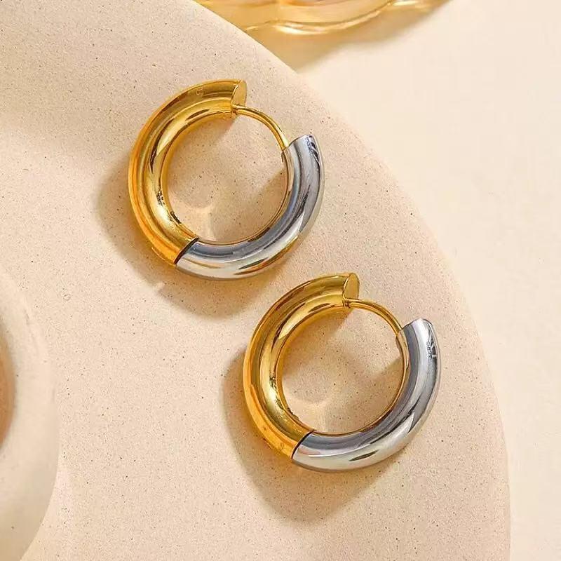 quality Stainless Steel Two Tone Electroplated Smooth Coil Round Earrings Available in Various Sizes Unisex Jewelry Hoop Earring factory