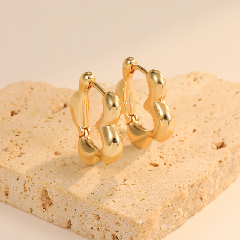 Quality Fashion Light Luxury Earring for Women Pentagonal Geometric  Shaped  Ear Hooks French Retro Gold Plated Earrings Wholesale factory