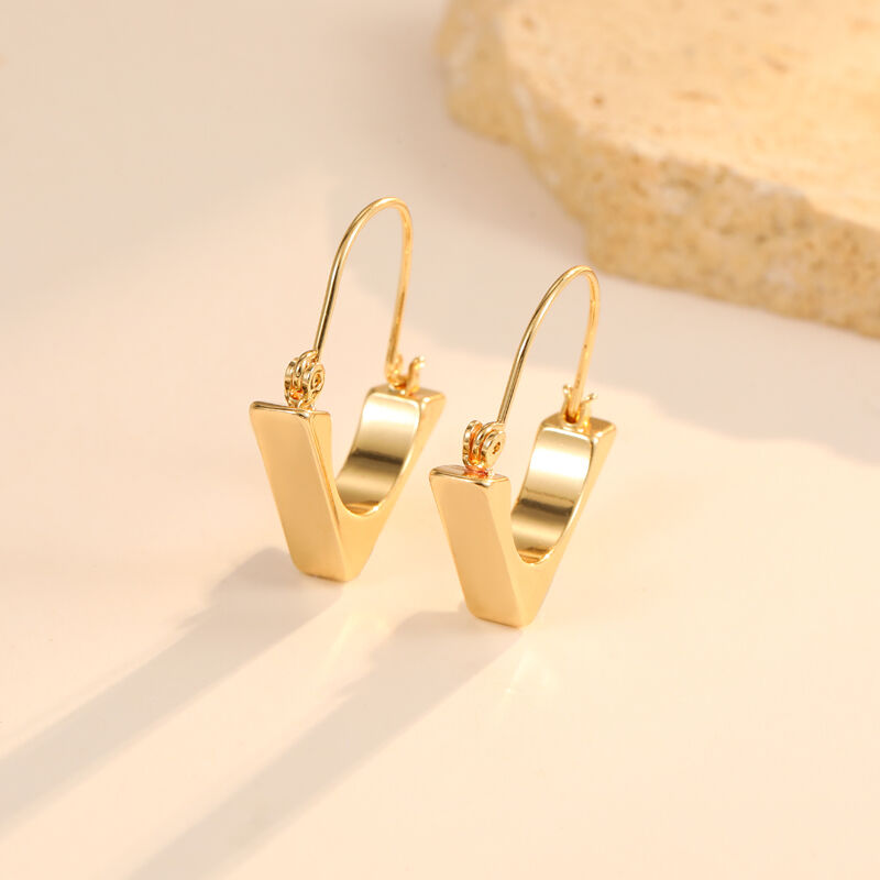 Quality Fashion Light Luxury Earring for Women Pentagonal Geometric  Shaped  Ear Hooks French Retro Gold Plated Earrings Wholesale factory