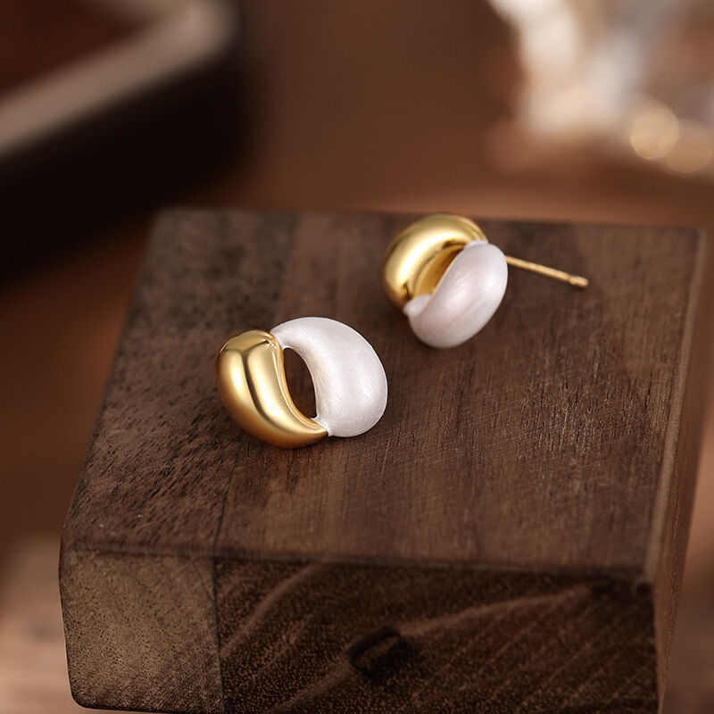 quality Factory Wholesale New Fashionable Jewelry Vintage Brass 14K Gold-plated Geometric C-shaped Enamel Earrings factory