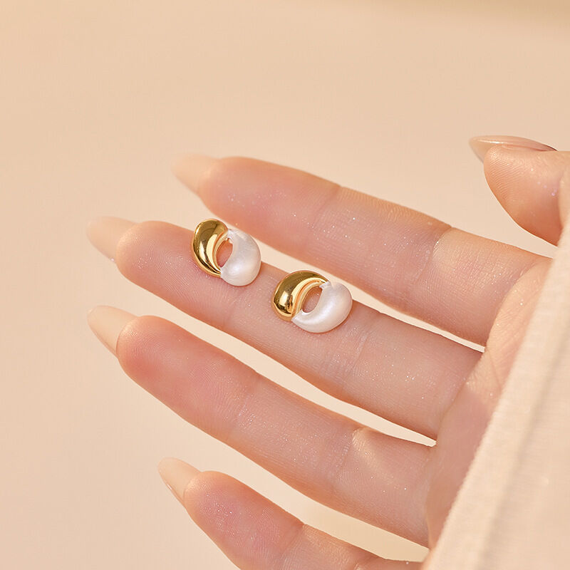 quality Factory Wholesale New Fashionable Jewelry Vintage Brass 14K Gold-plated Geometric C-shaped Enamel Earrings factory