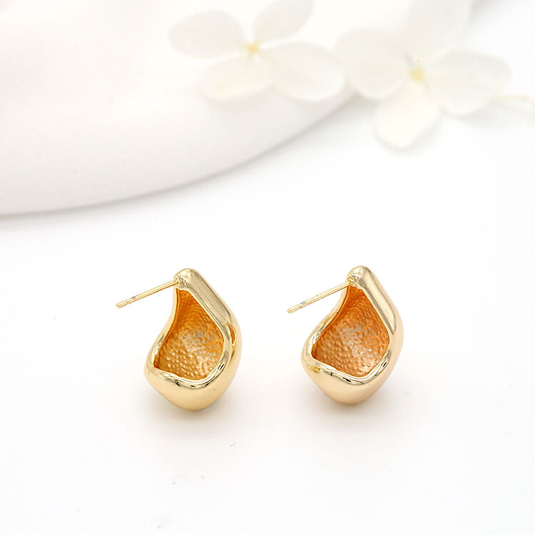 quality Fashion Minimalist Design With 14K Gold Plated Spoon Shaped Studs and Smooth Surface Customization for Women's Jewelry Earrings factory