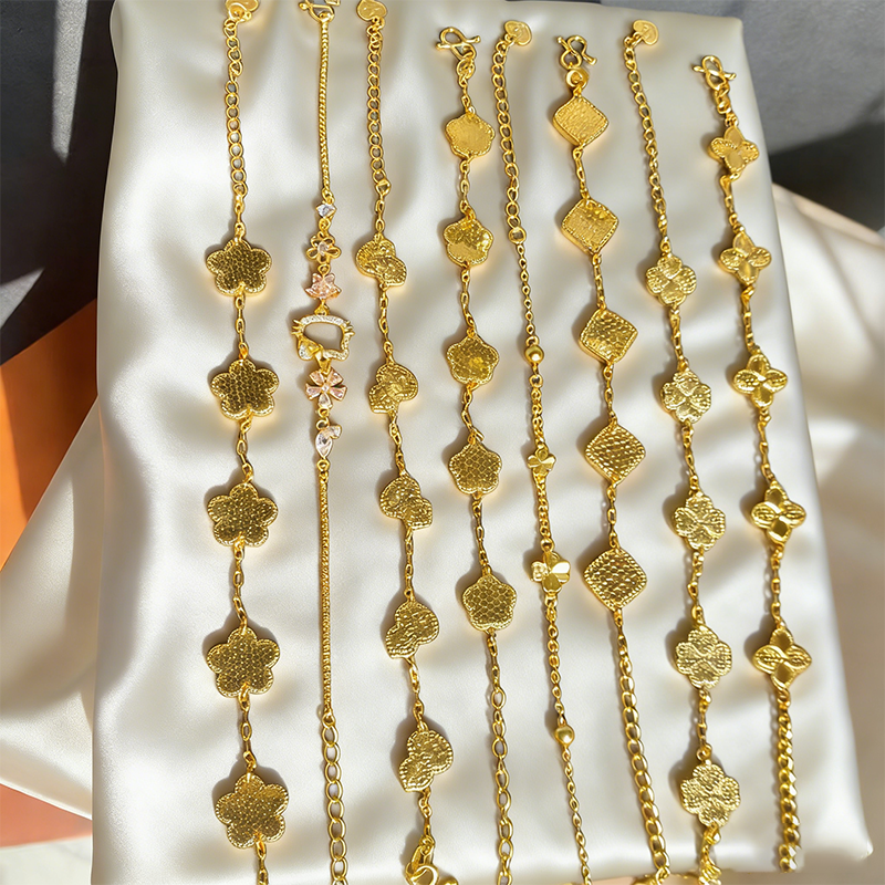 Quality Personalized Trendy Jewelry 14K Gold Plated Brass Zircon Gold Four Leaf Clover Ladies  Link Chain Clover Bracelet factory