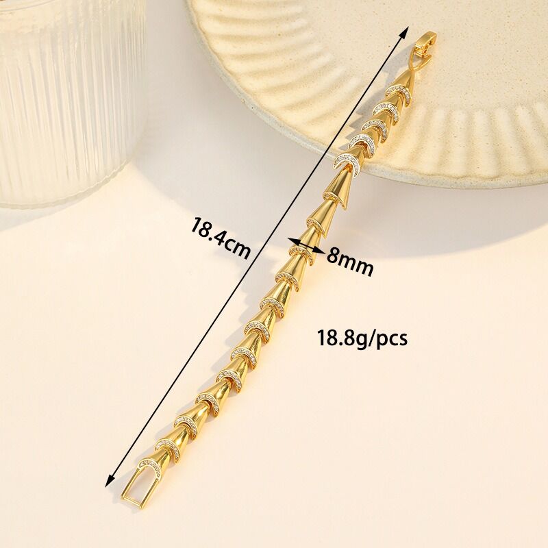 Quality 18K Gold Plated Fashionable Geometric Square Arrow Heart Zircon Charm Bracelet for Women High End Cuban Chain factory