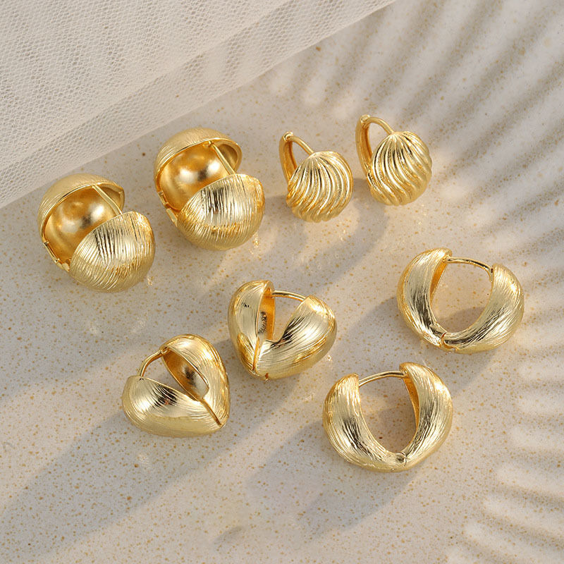 Quality 14k Gold Plated Geometric Heart Hoop Earrings for Women Brushed Tone Fashion Jewelry Huggie Earring for Daily Party Gifts factory