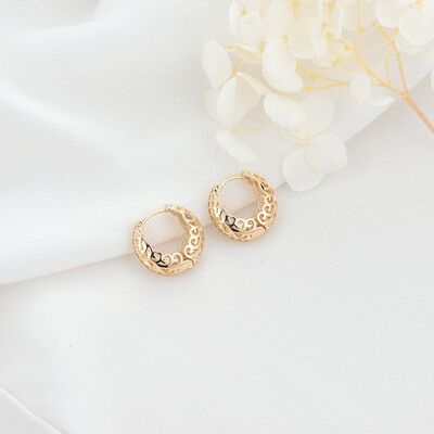 quality Factory Direct Fashion Design Jewelry 14K Gold Plated Circular Hollow Circular Wave Pattern Hoop Earrings Women's Ear Buckle factory